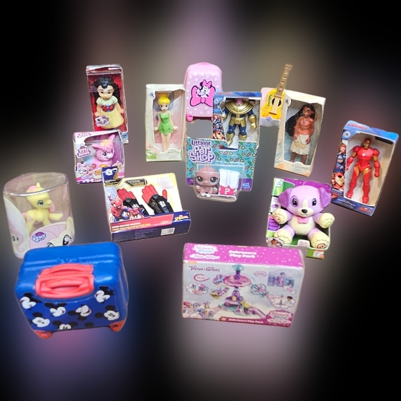 Mini Brands Pins! -Mystery Pick Pins! - Picture 10 of 13